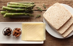 Preparazione Sandwich con asparagi e crema di olive - Fase 1