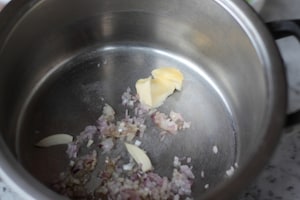 Preparazione Spezzatino di maiale con piselli - Fase 1