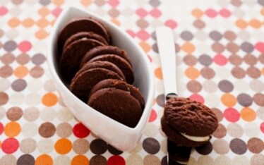 Biscotti al cioccolato con crema al Brandy