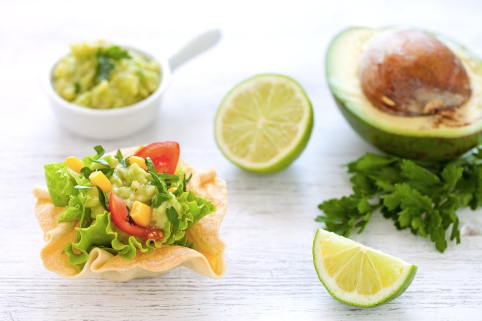 Cialde di tortillas con insalata e guacamole ricetta