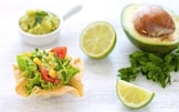 Cialde di tortillas con insalata e guacamole