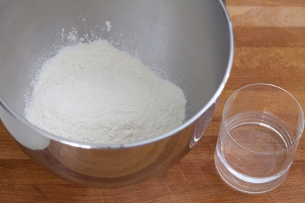 Preparazione Cialde di tortillas con insalata e guacamole - Fase 1 Preparazione Cialde di tortillas con insalata e guacamole - Fase 1