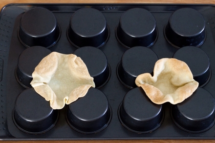 Preparazione Cialde di tortillas con insalata e guacamole - Fase 6 Preparazione Cialde di tortillas con insalata e guacamole - Fase 6