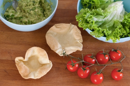 Preparazione Cialde di tortillas con insalata e guacamole - Fase 7 Preparazione Cialde di tortillas con insalata e guacamole - Fase 7