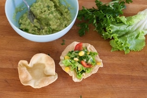 Preparazione Cialde di tortillas con insalata e guacamole - Fase 7