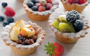 Ciotoline con muesli e macedonia di frutta