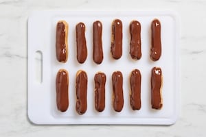 Preparazione Éclair al cioccolato  - Fase 6