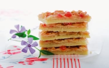 Frollini alle mandorle e ciliegie candite