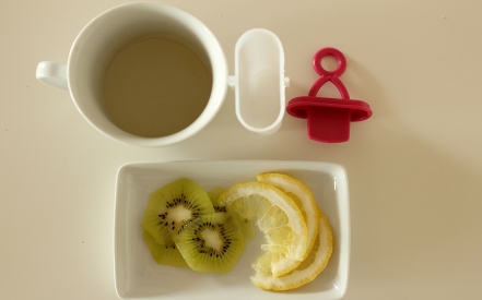 Preparazione Ghiaccioli allo zenzero con limone e kiwi - Fase 2 Preparazione Ghiaccioli allo zenzero con limone e kiwi - Fase 2