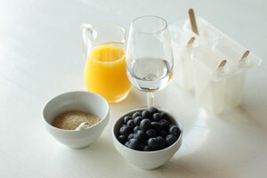 Preparazione Ghiaccioli Tequila Sunrise e mirtilli - Fase 1