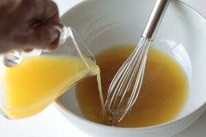 Preparazione Ghiaccioli Tequila Sunrise e mirtilli - Fase 2