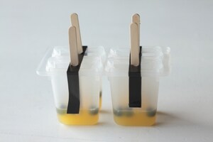 Preparazione Ghiaccioli Tequila Sunrise e mirtilli - Fase 3