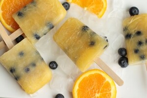 Preparazione Ghiaccioli Tequila Sunrise e mirtilli - Fase 4