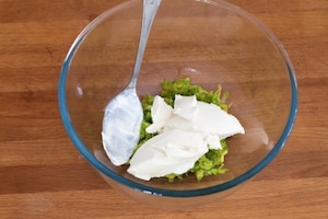 Preparazione Hamburger vegetariano con zucchine, pomodori secchi e pesto - Fase 3