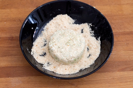 Preparazione Hamburger vegetariano con zucchine, pomodori secchi e pesto - Fase 7 Preparazione Hamburger vegetariano con zucchine, pomodori secchi e pesto - Fase 7