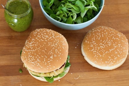 Preparazione Hamburger vegetariano con zucchine, pomodori secchi e pesto - Fase 11 Preparazione Hamburger vegetariano con zucchine, pomodori secchi e pesto - Fase 11