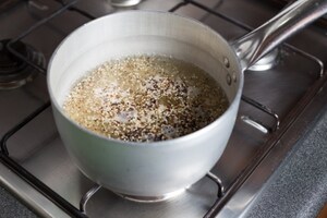 Preparazione Insalata di quinoa con pesche, albicocche e ciliegie - Fase 1