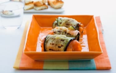 Involtini di salmone e melanzane con ripieno di zucchine