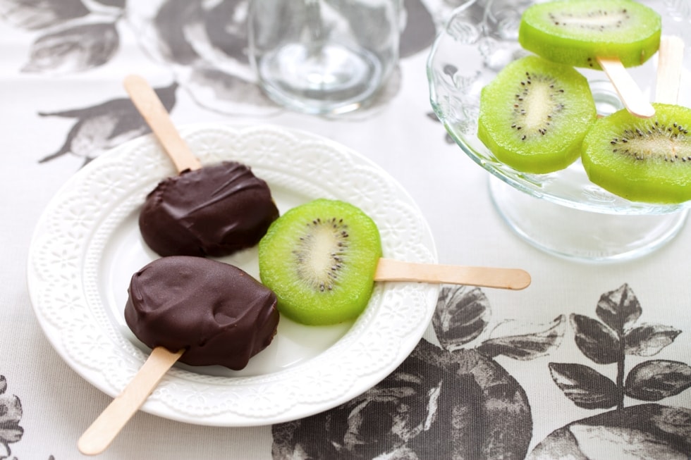 Kiwi al cioccolato sullo stecco ricetta