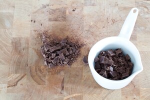 Preparazione Kiwi al cioccolato sullo stecco - Fase 3