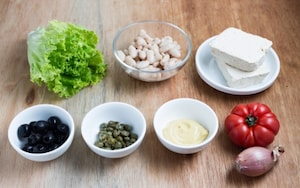 Preparazione Sandwich con tofu, capperi e olive - Fase 1