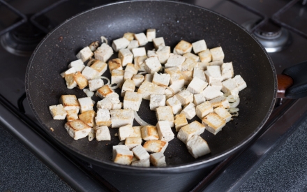 Preparazione Sandwich con tofu, capperi e olive - Fase 1 Preparazione Sandwich con tofu, capperi e olive - Fase 1