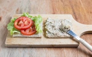 Preparazione Sandwich con tofu, capperi e olive - Fase 3