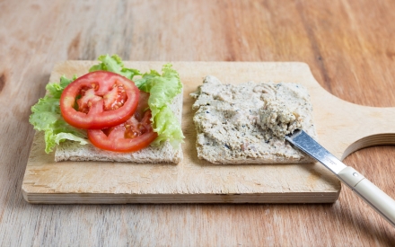 Preparazione Sandwich con tofu, capperi e olive - Fase 3 Preparazione Sandwich con tofu, capperi e olive - Fase 3