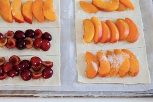 Preparazione Sfogliatine alle albicocche e ciliegie - Fase 4