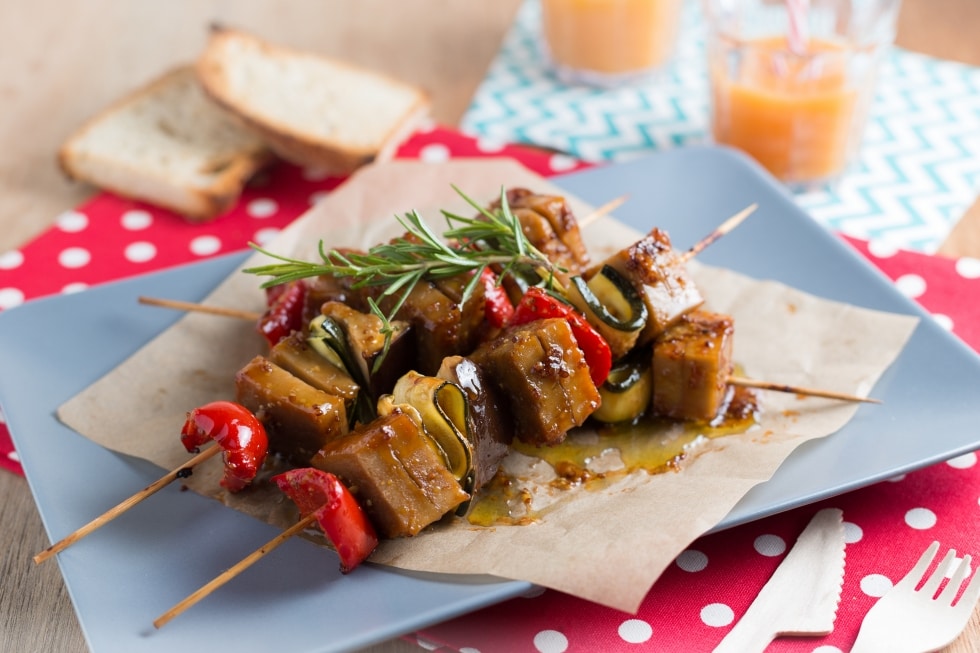 Spiedini di seitan e verdure al forno ricetta