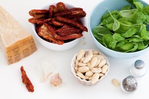 Preparazione Sugo ai pomodori secchi e mandorle da congelare - Fase 1