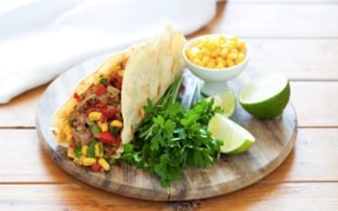 Tacos con carne alla griglia e verdure