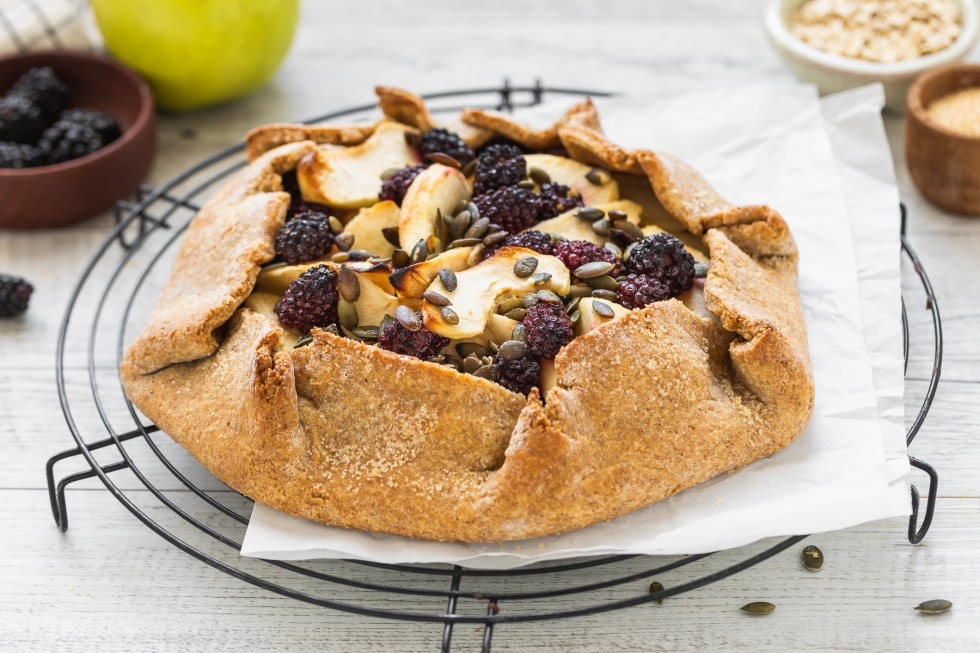 Tarte con avena, mele, more e semi di zucca ricetta