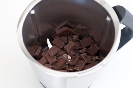 Preparazione Torta al cioccolato con il Bimby - Fase 1 Preparazione Torta al cioccolato con il Bimby - Fase 1