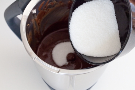 Preparazione Torta al cioccolato con il Bimby - Fase 2 Preparazione Torta al cioccolato con il Bimby - Fase 2