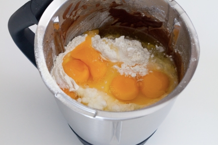 Preparazione Torta al cioccolato con il Bimby - Fase 3 Preparazione Torta al cioccolato con il Bimby - Fase 3