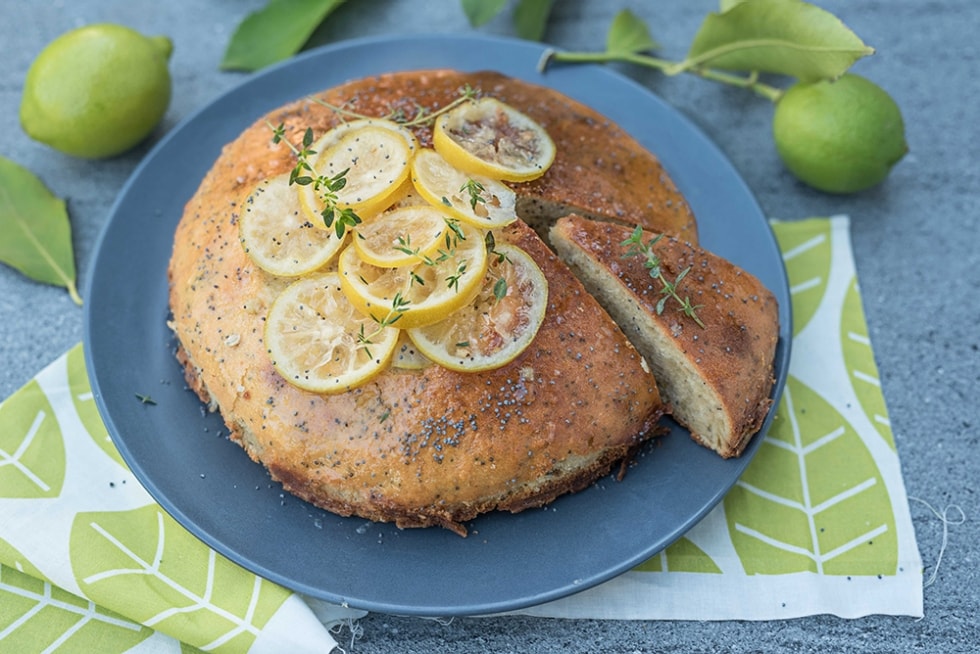 Torta al limone e miele con semi di papavero ricetta