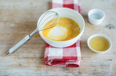 Preparazione Torta al limone e miele con semi di papavero - Fase 2 Preparazione Torta al limone e miele con semi di papavero - Fase 2
