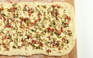 Preparazione Torta di rose salata con speck e scamorza - Fase 4
