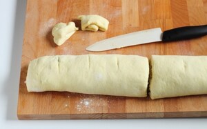 Preparazione Torta di rose salata con speck e scamorza - Fase 4