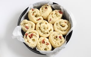 Preparazione Torta di rose salata con speck e scamorza - Fase 5