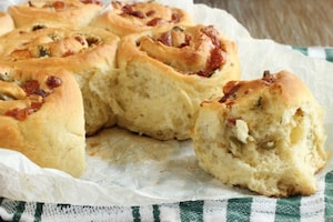 Preparazione Torta di rose salata con speck e scamorza - Fase 6