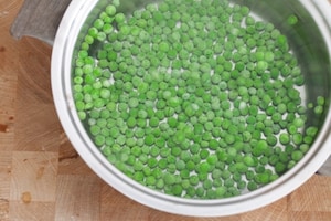 Preparazione Burger di piselli e ceci con maionese ai pomodori secchi - Fase 1