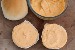Preparazione Burger di piselli e ceci con maionese ai pomodori secchi - Fase 9