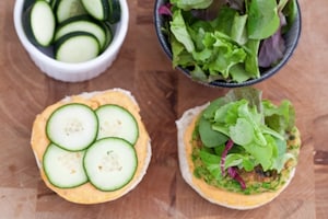 Preparazione Burger di piselli e ceci con maionese ai pomodori secchi - Fase 10