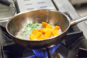 Preparazione Crema di carote, zenzero, kumquat e shiso - Fase 1