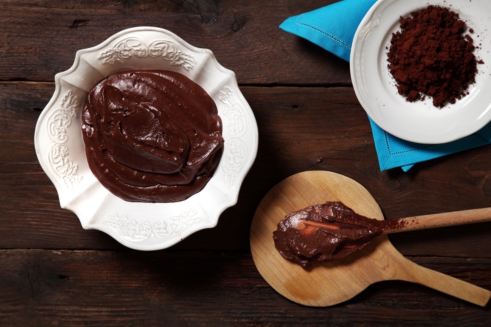 Crema pasticcera al cioccolato ricetta