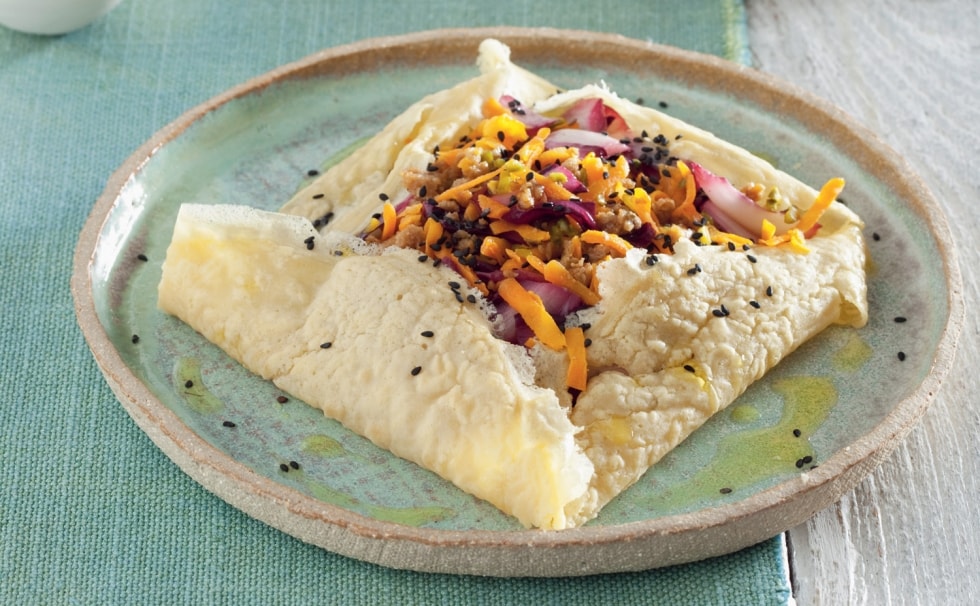 Crespelle di ceci con seitan e radicchio ricetta