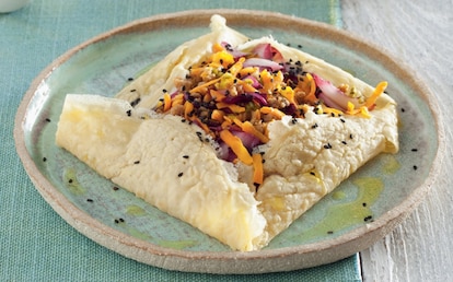 Crespelle di ceci con seitan e radicchio