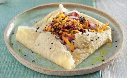 Crespelle di ceci con seitan e radicchio